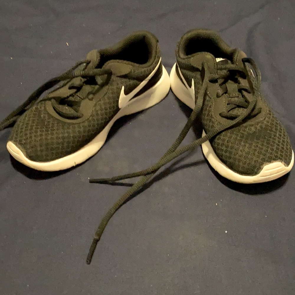 Nike Tennis Shoes